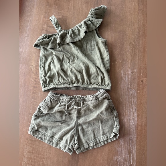 Old Navy Matching Set in Forest Green One Shoulder Eyelet Trim Top Size 3T - Picture 3 of 5